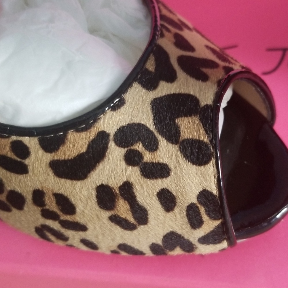 Betsey Johnson leopard pony fur heels - Picture 7 of 8